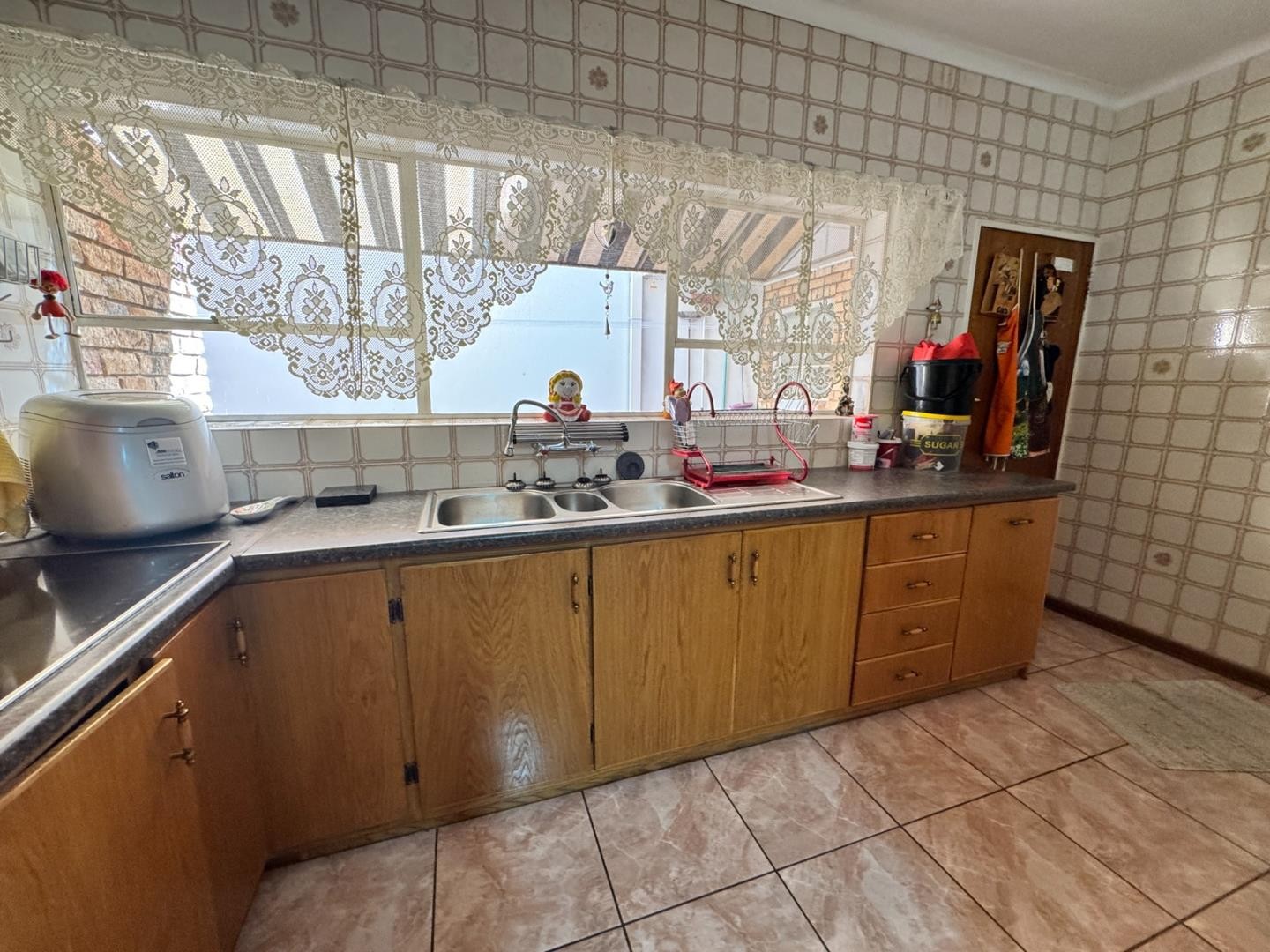 Townhouse for sale in Memorial Road Area, Kimberley, 3, Saratoga, 16 Synagogue Street, Memorial Road Area, Kimberley, Northern Cape, 302 m²