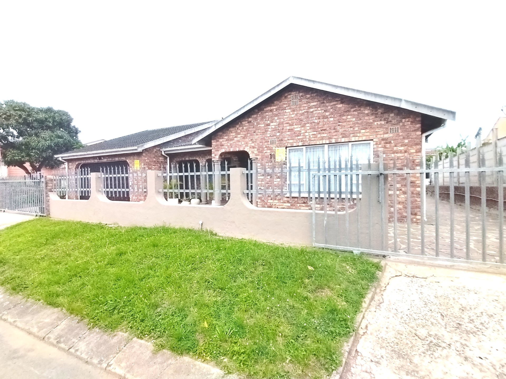 House for sale in Woodview, Phoenix, KwaZulu Natal, 428 m²