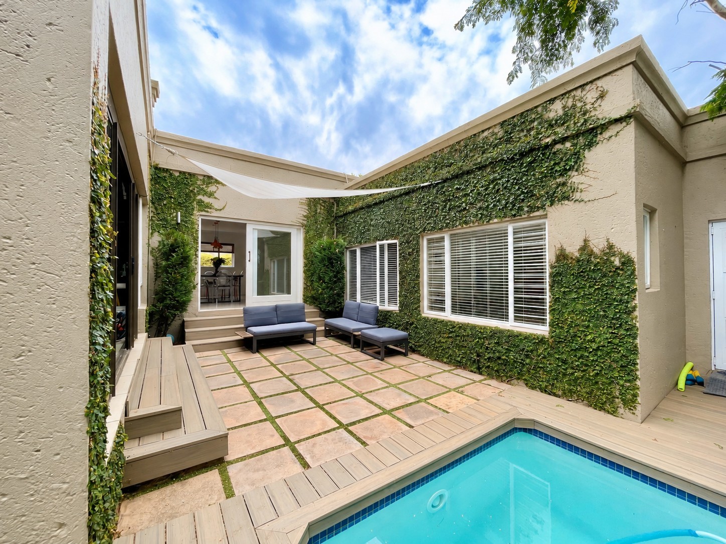 House for sale in Cedar Lakes, Randburg, 446 m²