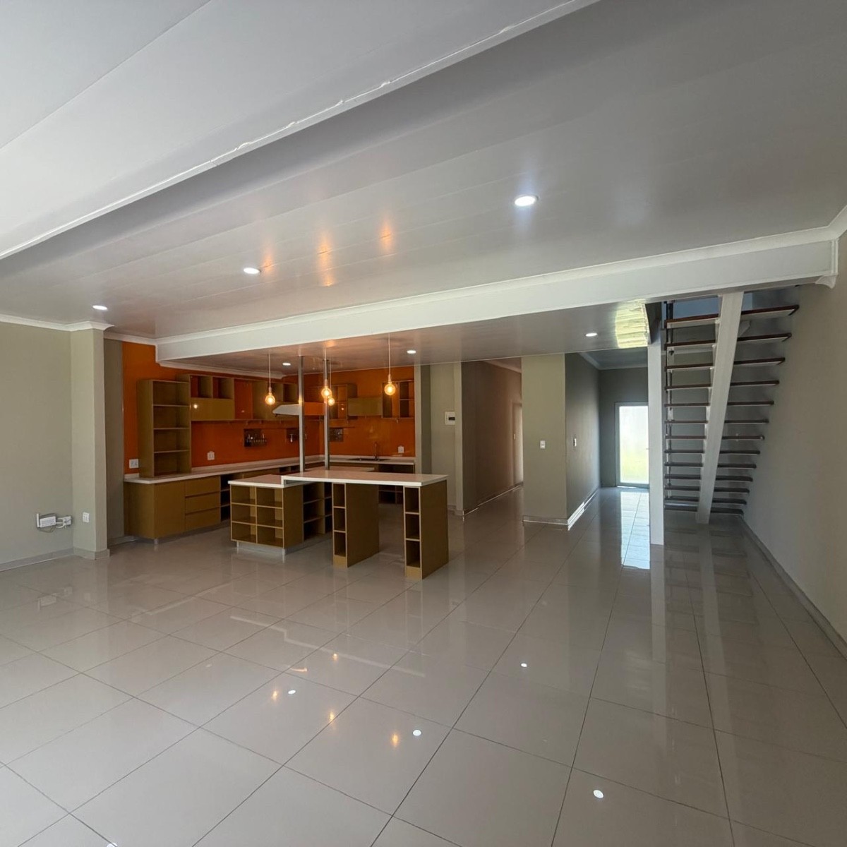 Duplex for rent in Morningside, Sandton, 270 m²