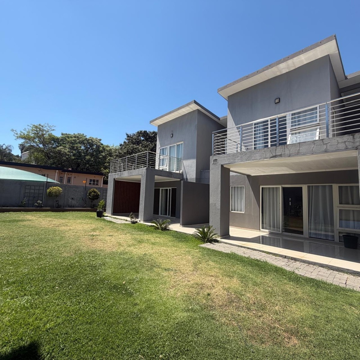 Duplex for rent in Morningside, Sandton, 270 m²