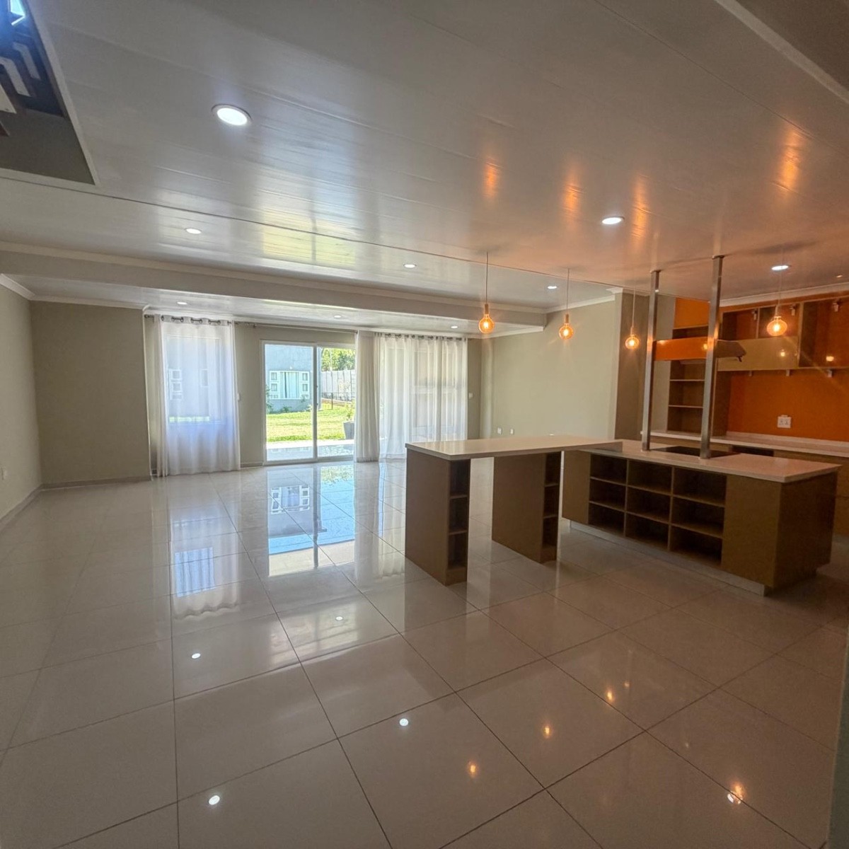 Duplex for rent in Morningside, Sandton, 270 m²