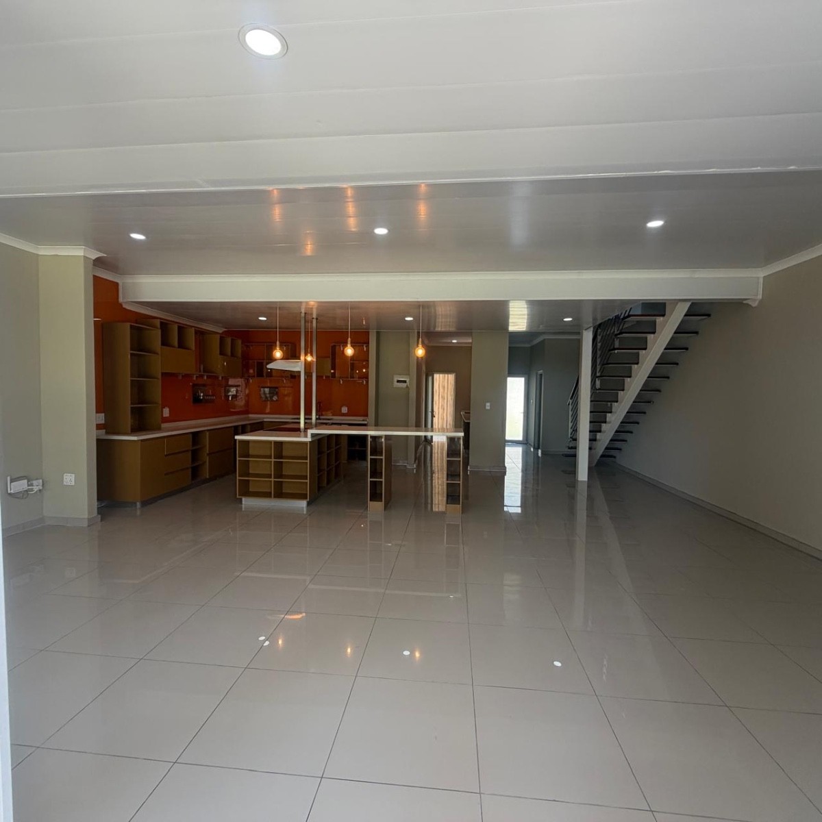 Duplex for rent in Morningside, Sandton, 270 m²