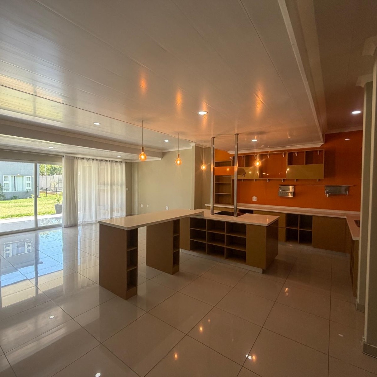 Duplex for rent in Morningside, Sandton, 270 m²