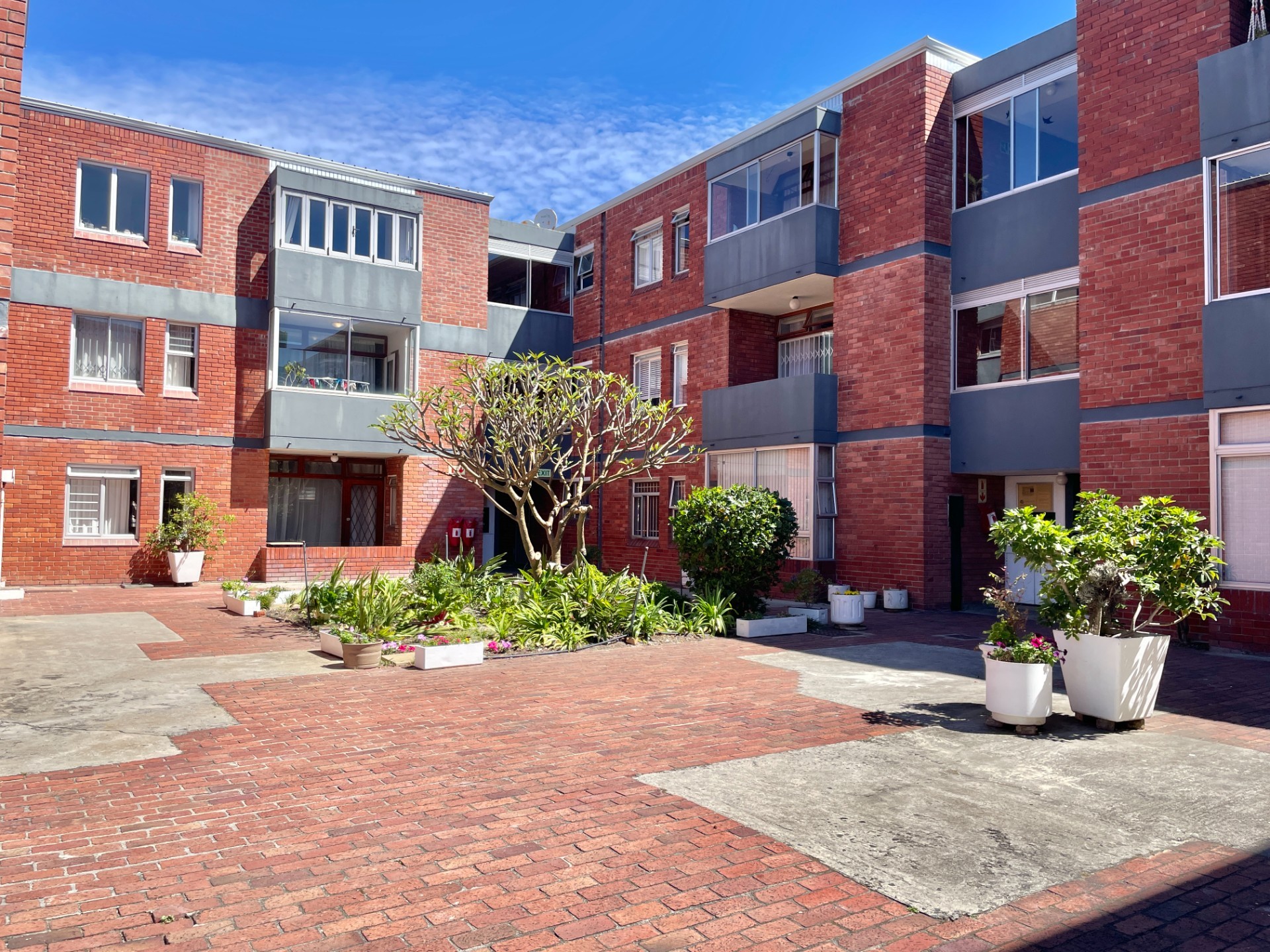 Apartment for sale in Diep River, Cape Town, 85 m²
