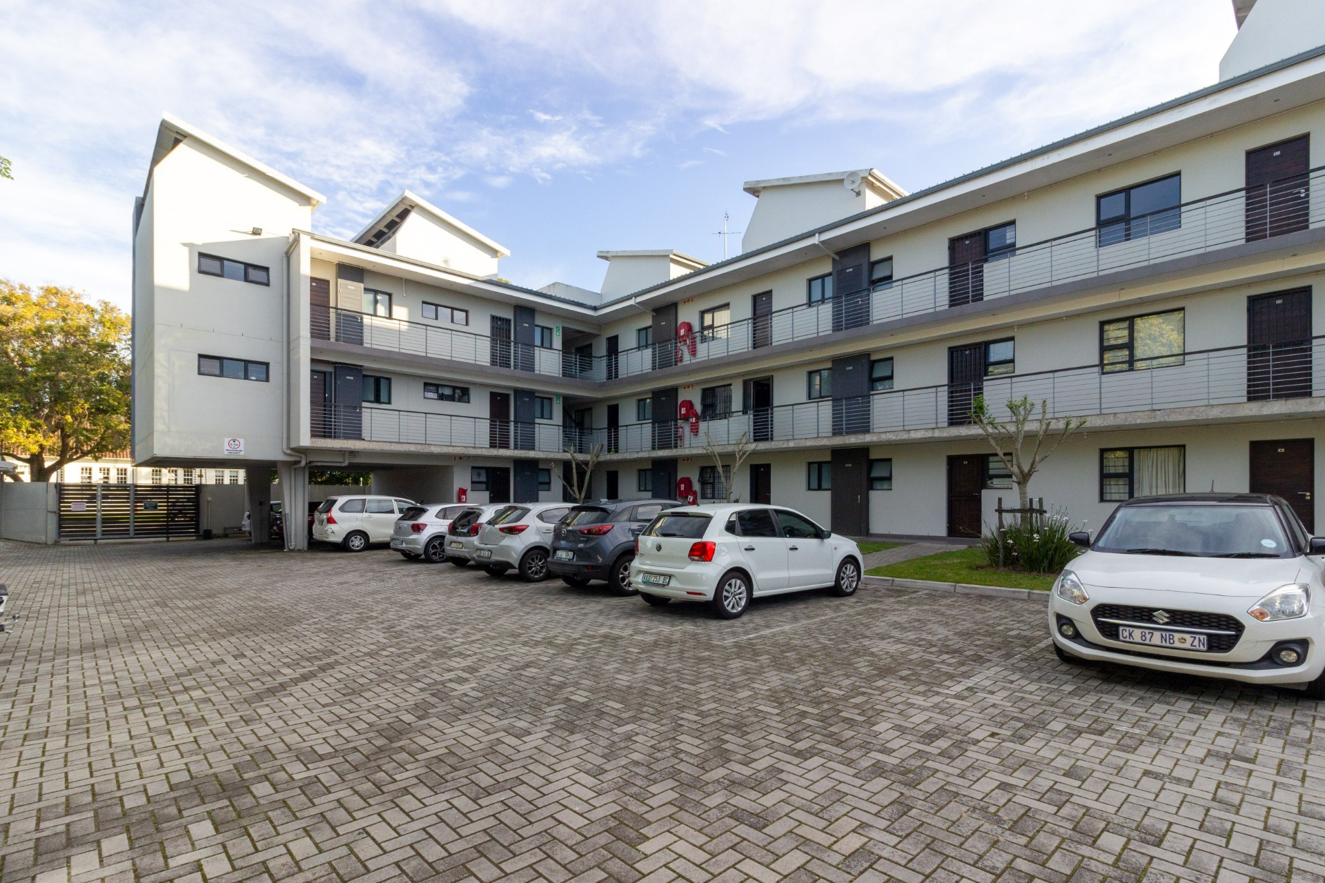 Apartment for sale in Walmer, Port Elizabeth, 61 m²