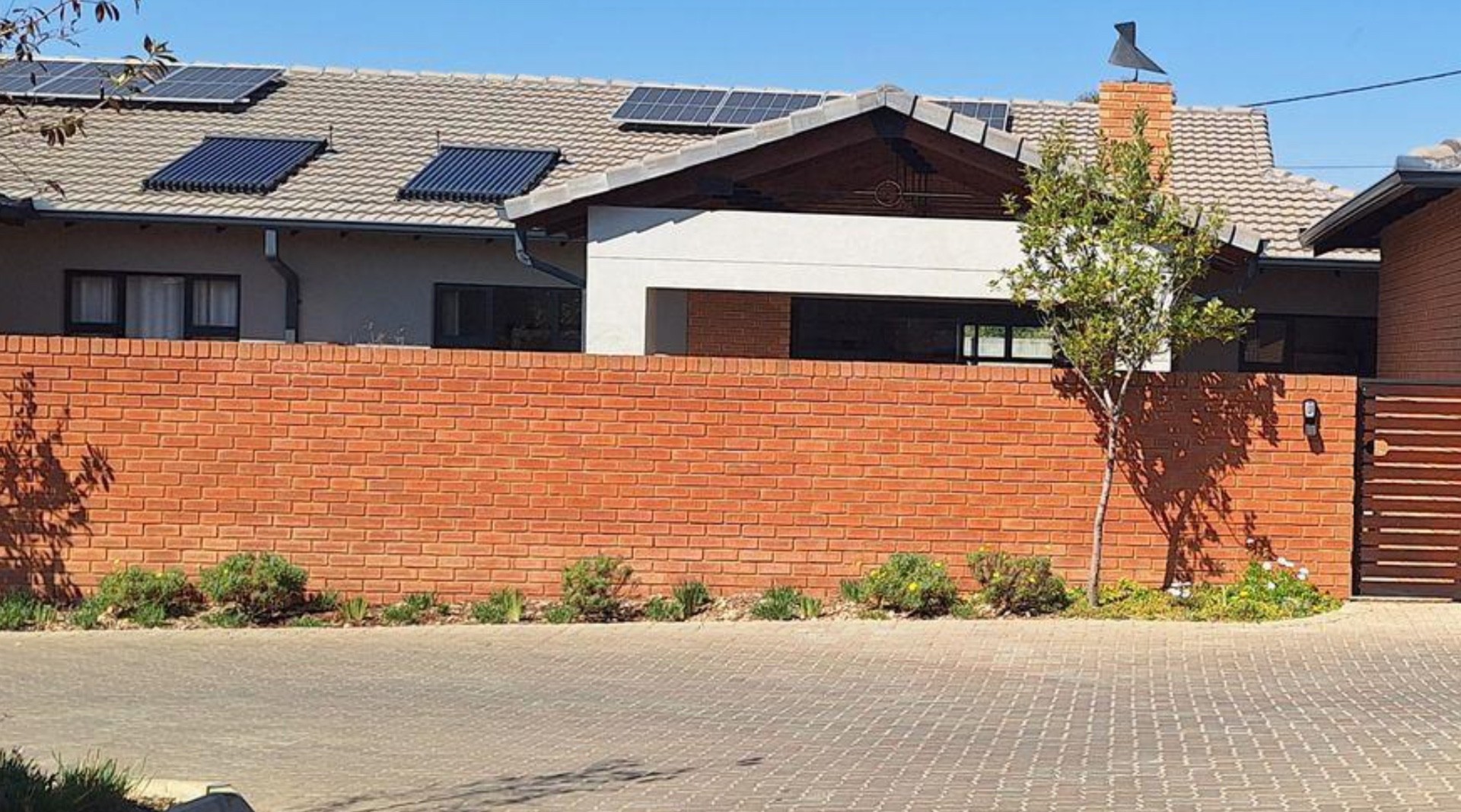 Townhouse for sale in Six Fountains Residential Estate, Six Fountains, Pretoria, 200 m²