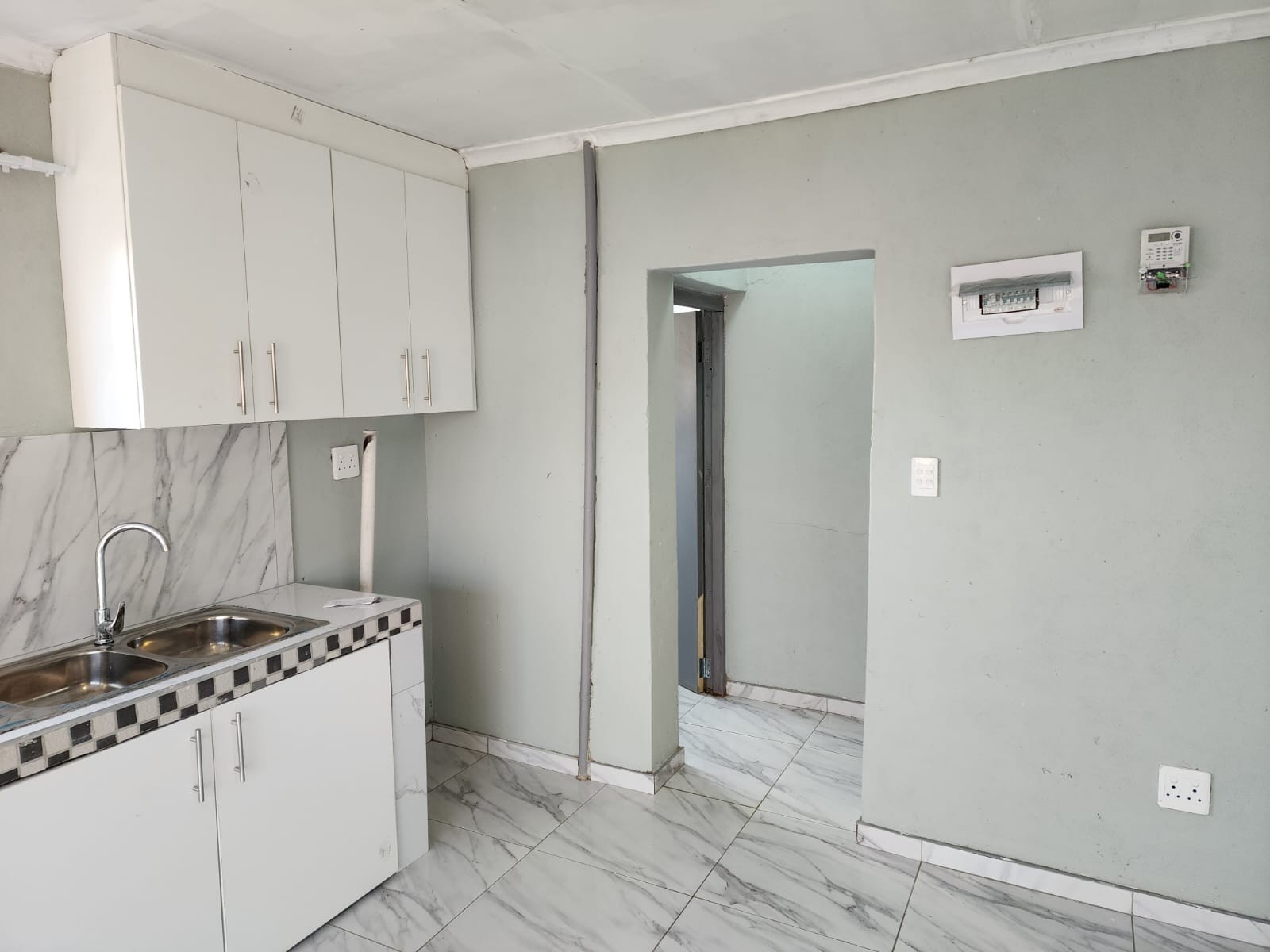 Apartment for rent in Simmerfield, Germiston, 94 m²