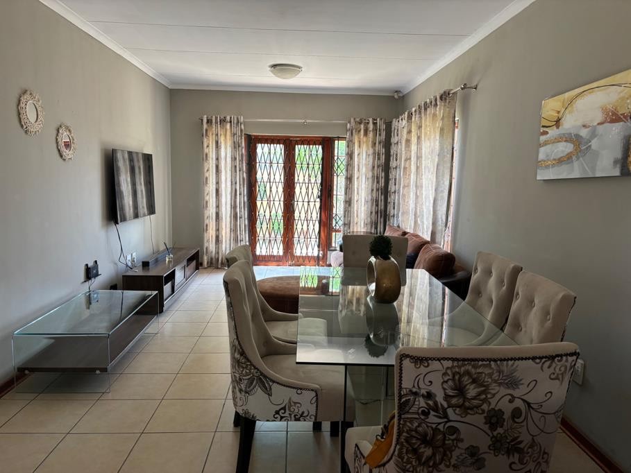 Cluster for rent in Blue Hills, Midrand, 200 m²
