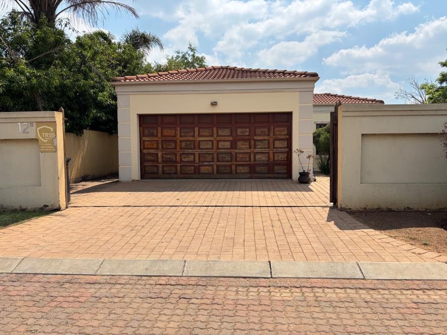 Cluster for rent in Blue Hills, Midrand, 200 m²