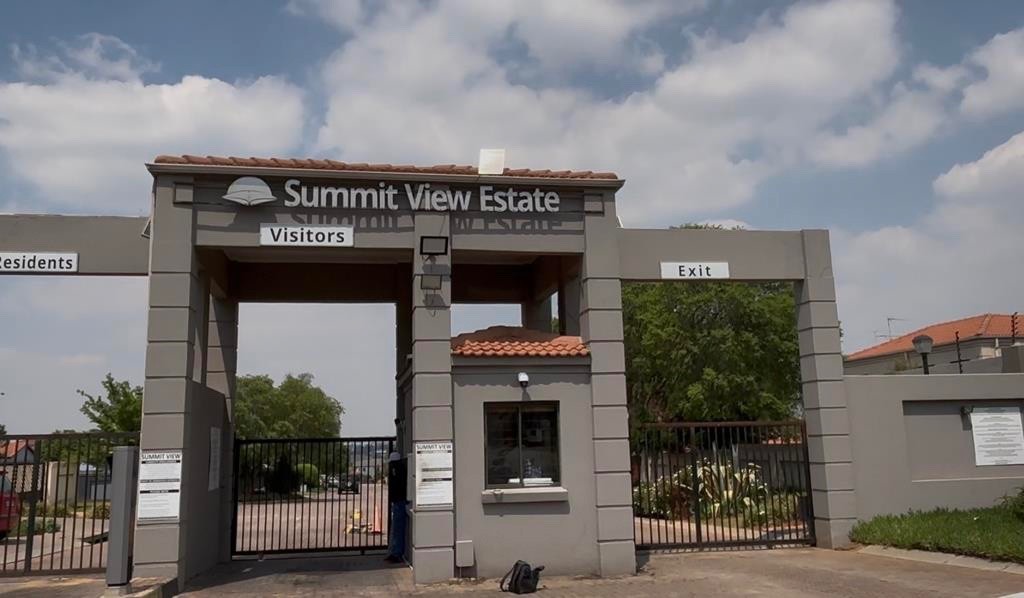Cluster for rent in Blue Hills, Midrand, 200 m²