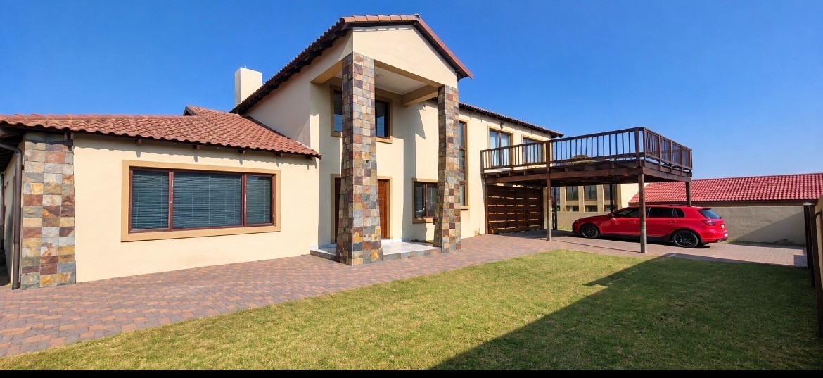 House for sale in Reyno Ridge, Witbank, 600 m²