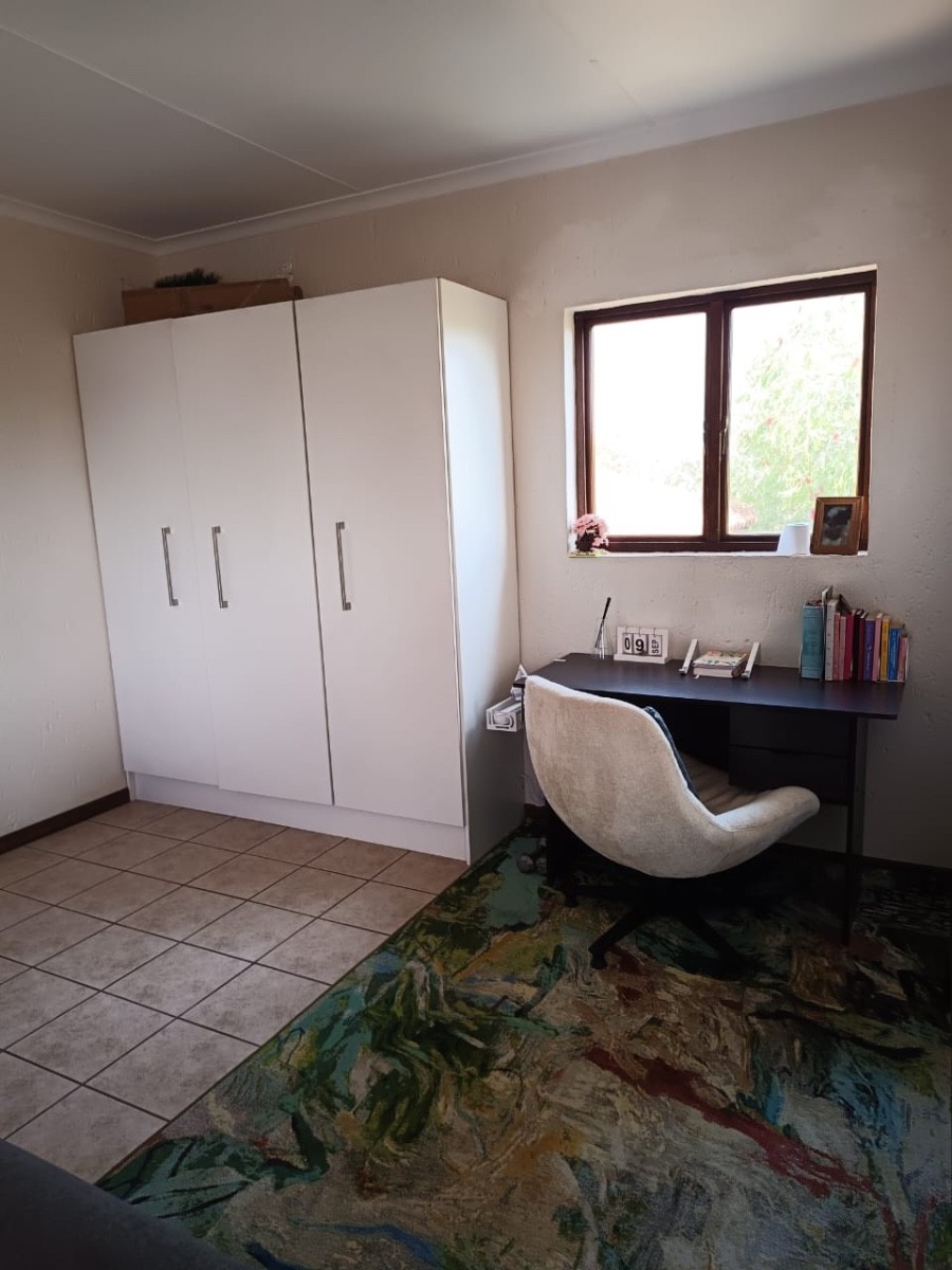 Apartment for rent in Douglasdale, Sandton, 100 m²