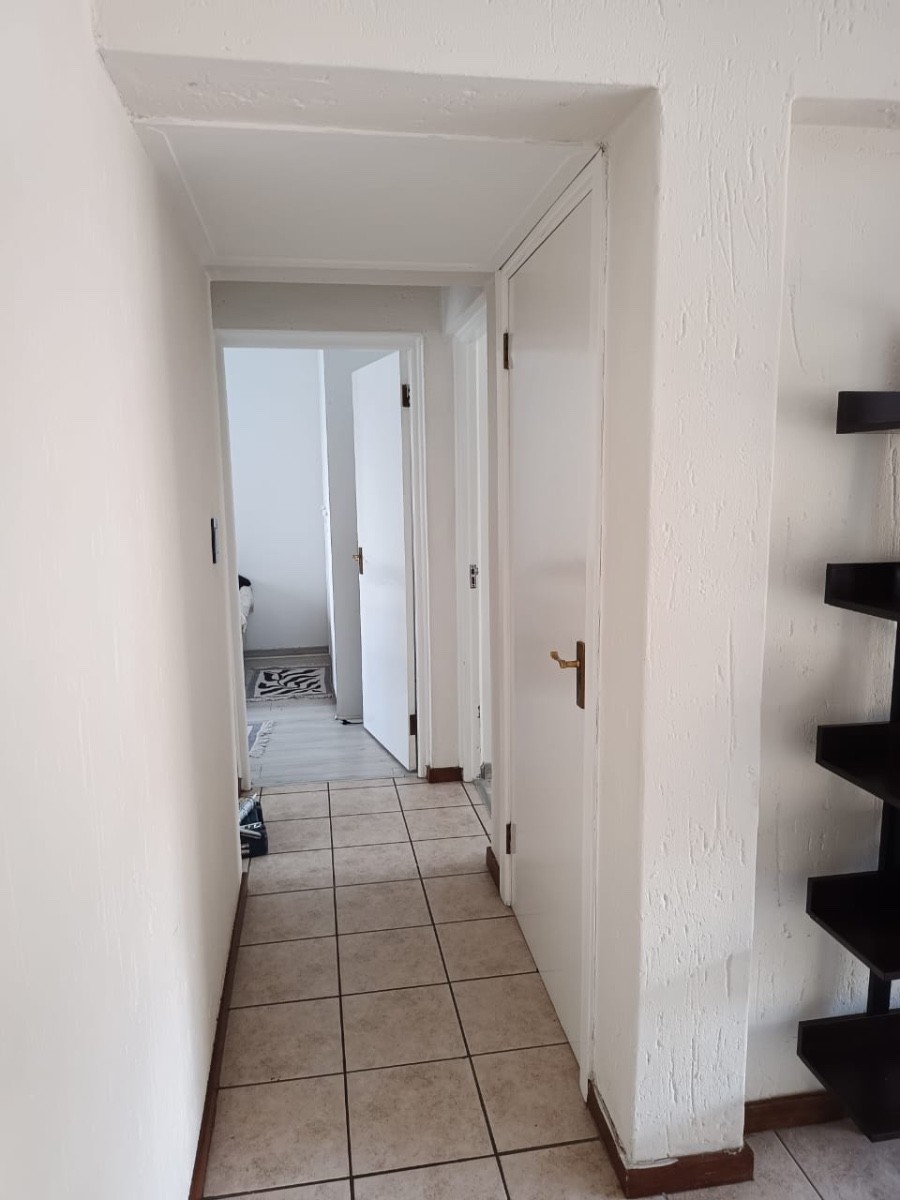 Apartment for rent in Douglasdale, Sandton, 100 m²