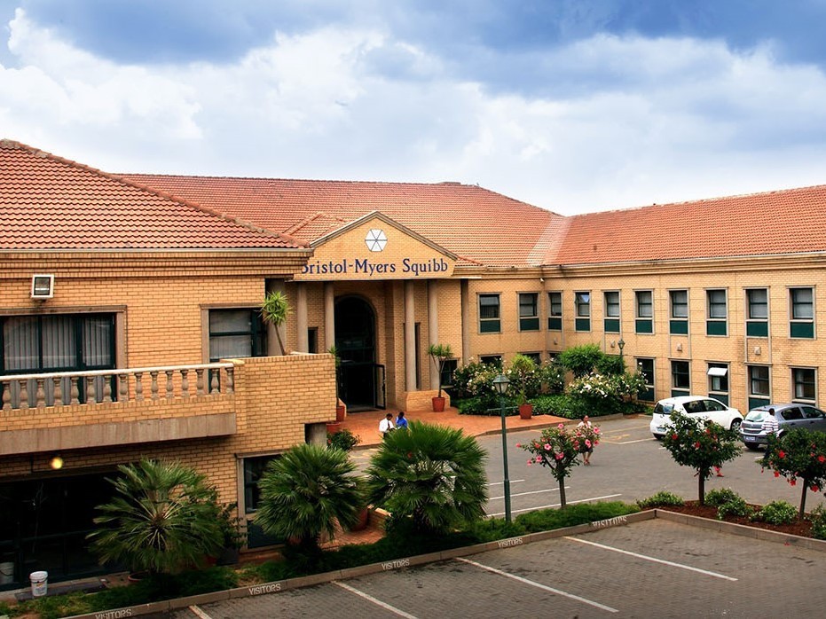 Commercial Property for rent in Bedfordview, 2318 m²