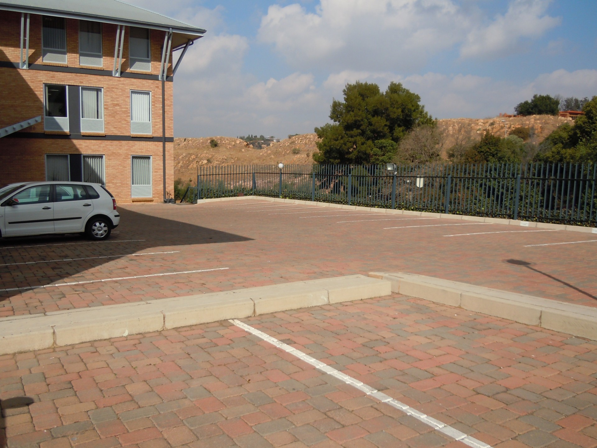 Commercial Property for rent in Constantia Kloof, Roodepoort, 767 m²