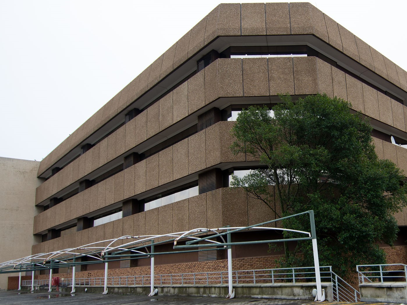 Commercial Property for rent in Parktown North, Johannesburg, 7934 m²