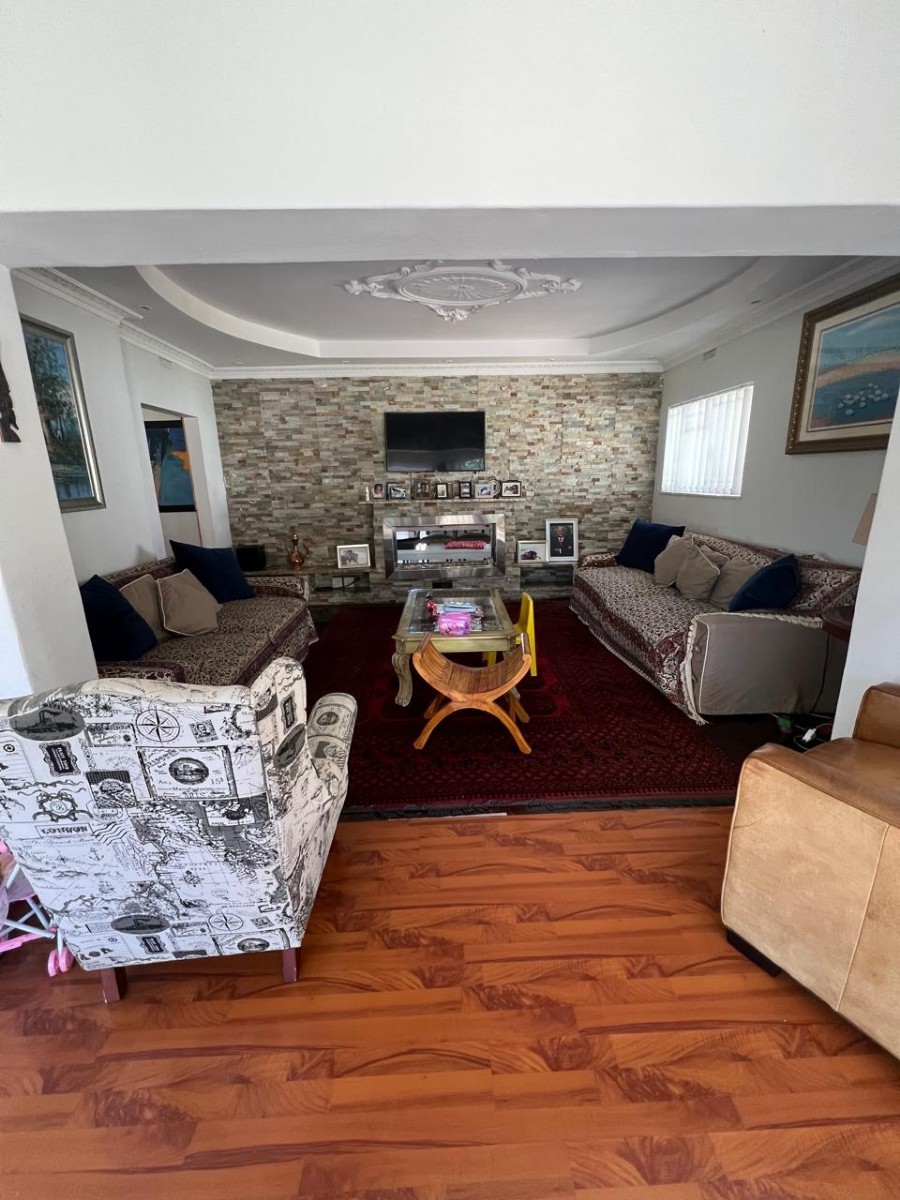 House for sale in Sandringham, Johannesburg, 318 m²