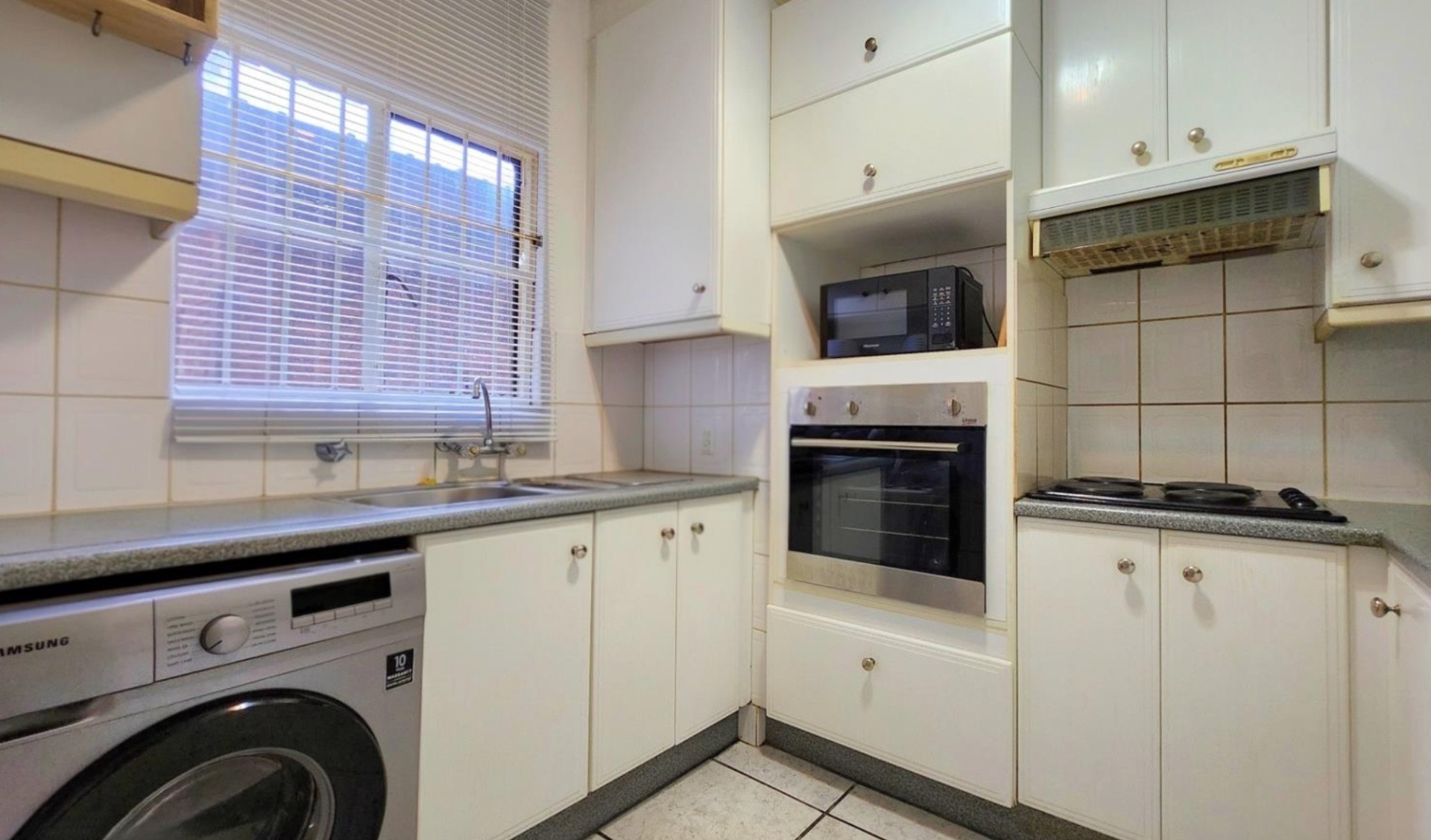 Apartment for sale in Waterkloof Glen, Pretoria, 85 m²