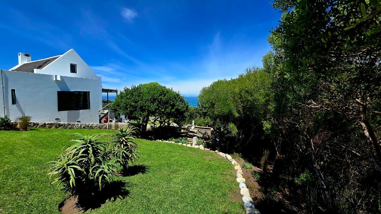 House for sale in Fynbosstrand, Stilbaai Rural, Stilbaai, 200 m²