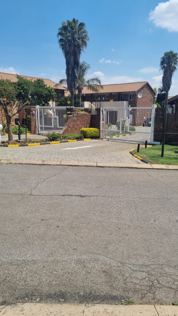 Apartment for sale in Eden Glen, Edenvale