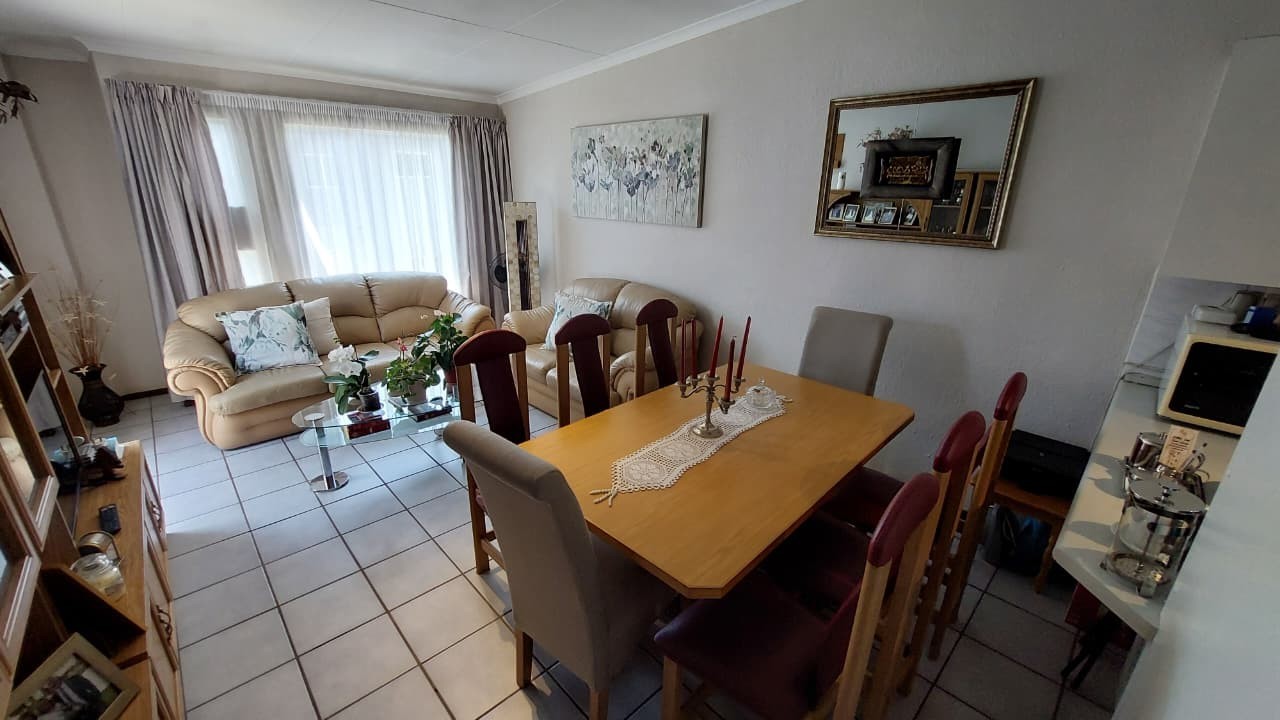 Townhouse for sale in Mulbarton, Johannesburg, 76 m²