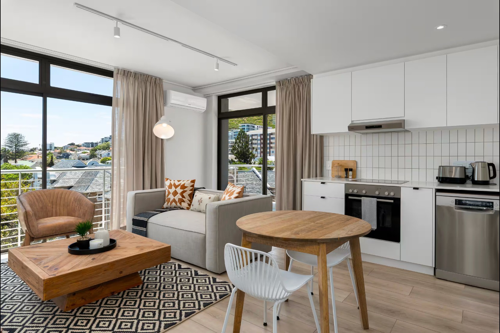 Apartment for sale in Sea Point, Cape Town, 47 m²