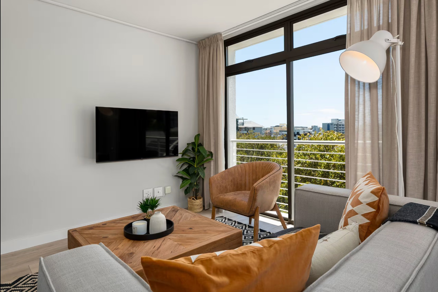 Apartment for sale in Sea Point, Cape Town, 47 m²
