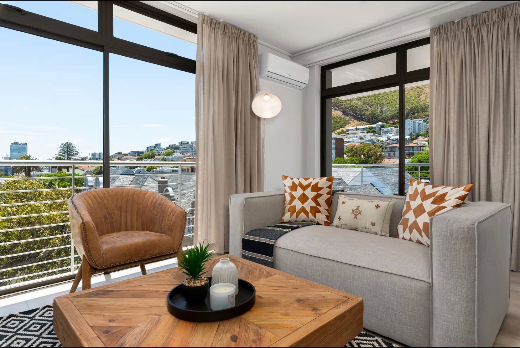 Apartment for sale in Sea Point, Cape Town, 47 m²
