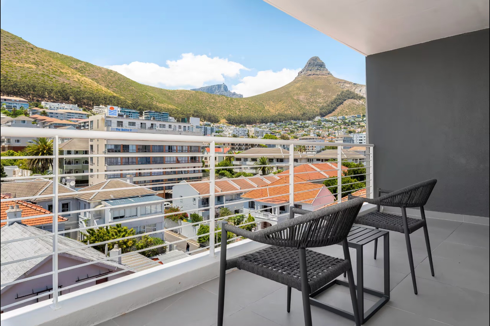 Apartment for sale in Sea Point, Cape Town, 47 m²