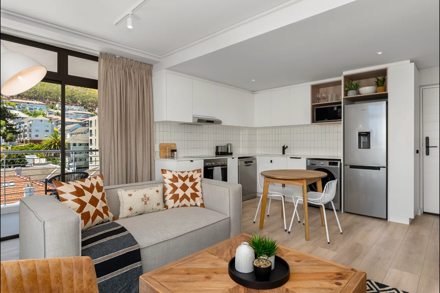 Apartment for sale in Sea Point, Cape Town, 47 m²