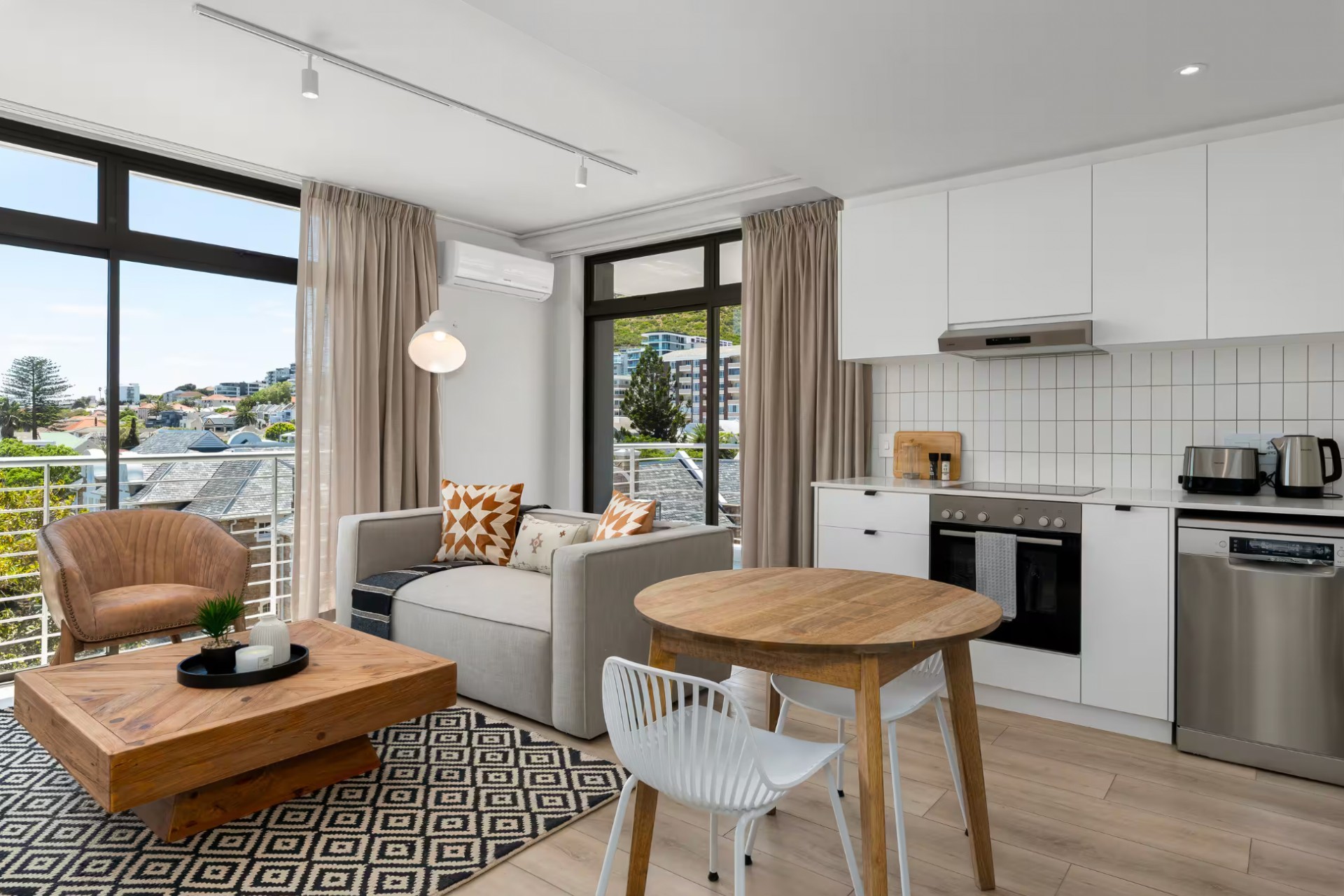 Apartment for sale in Sea Point, Cape Town, 47 m²