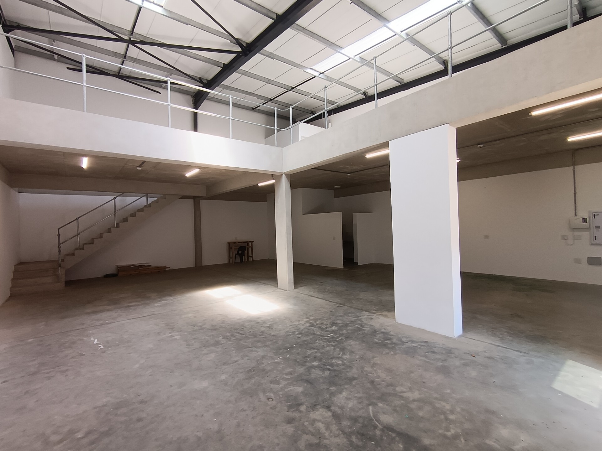 Warehouse for rent in Glen Anil, Durban North, KwaZulu Natal, 285 m²