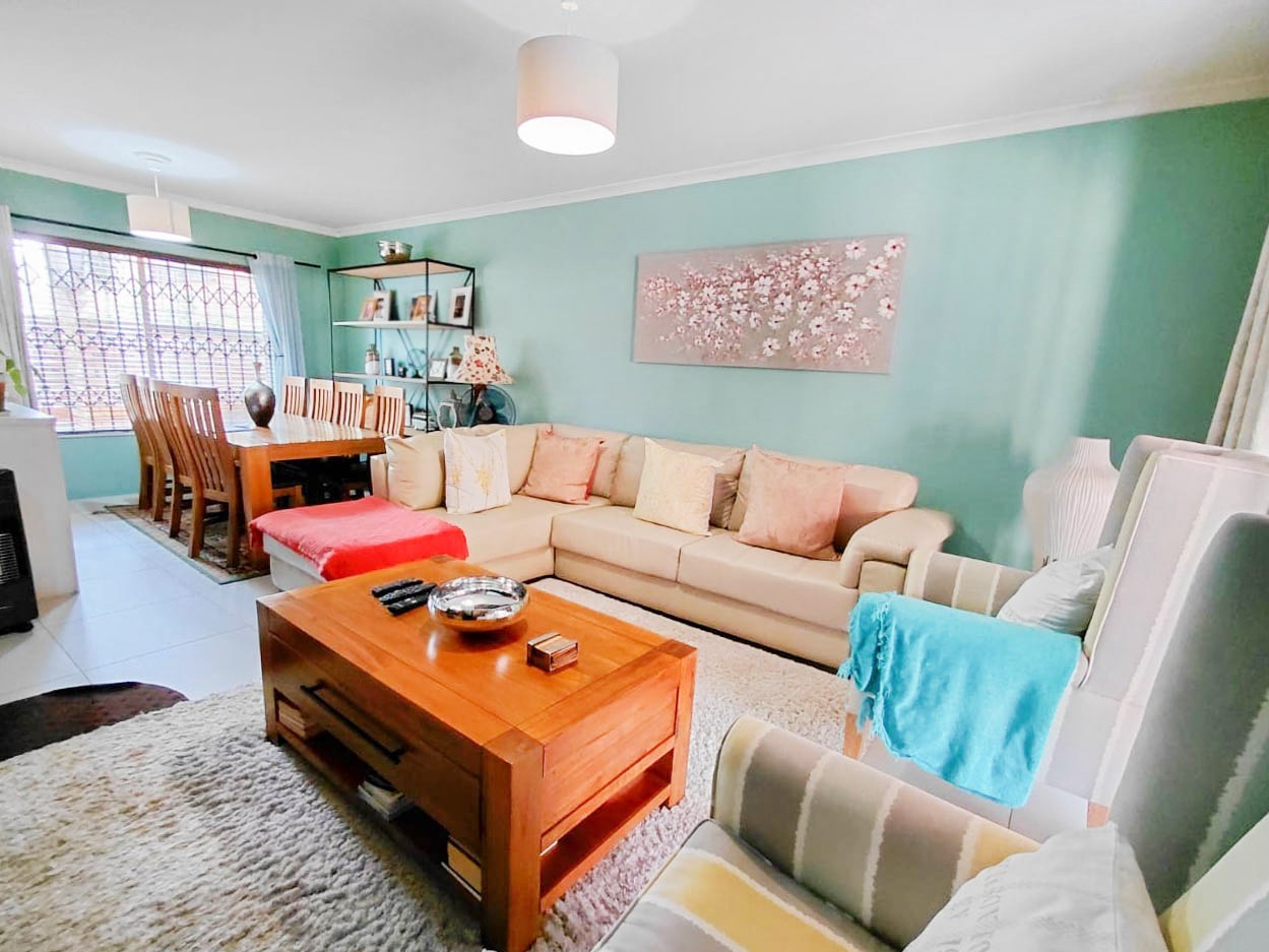 Duplex for sale in Wilgeheuwel, Roodepoort, 193 m²