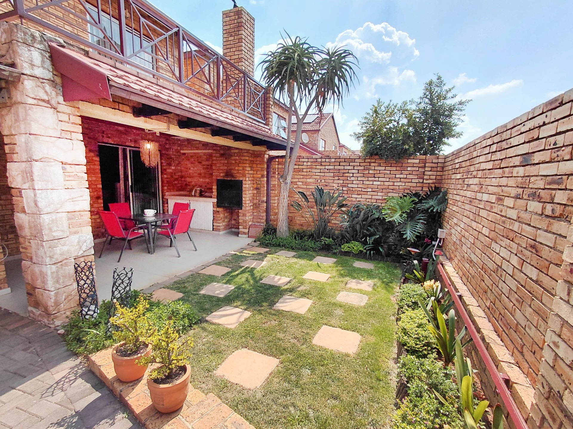 Duplex for sale in Wilgeheuwel, Roodepoort, 193 m²