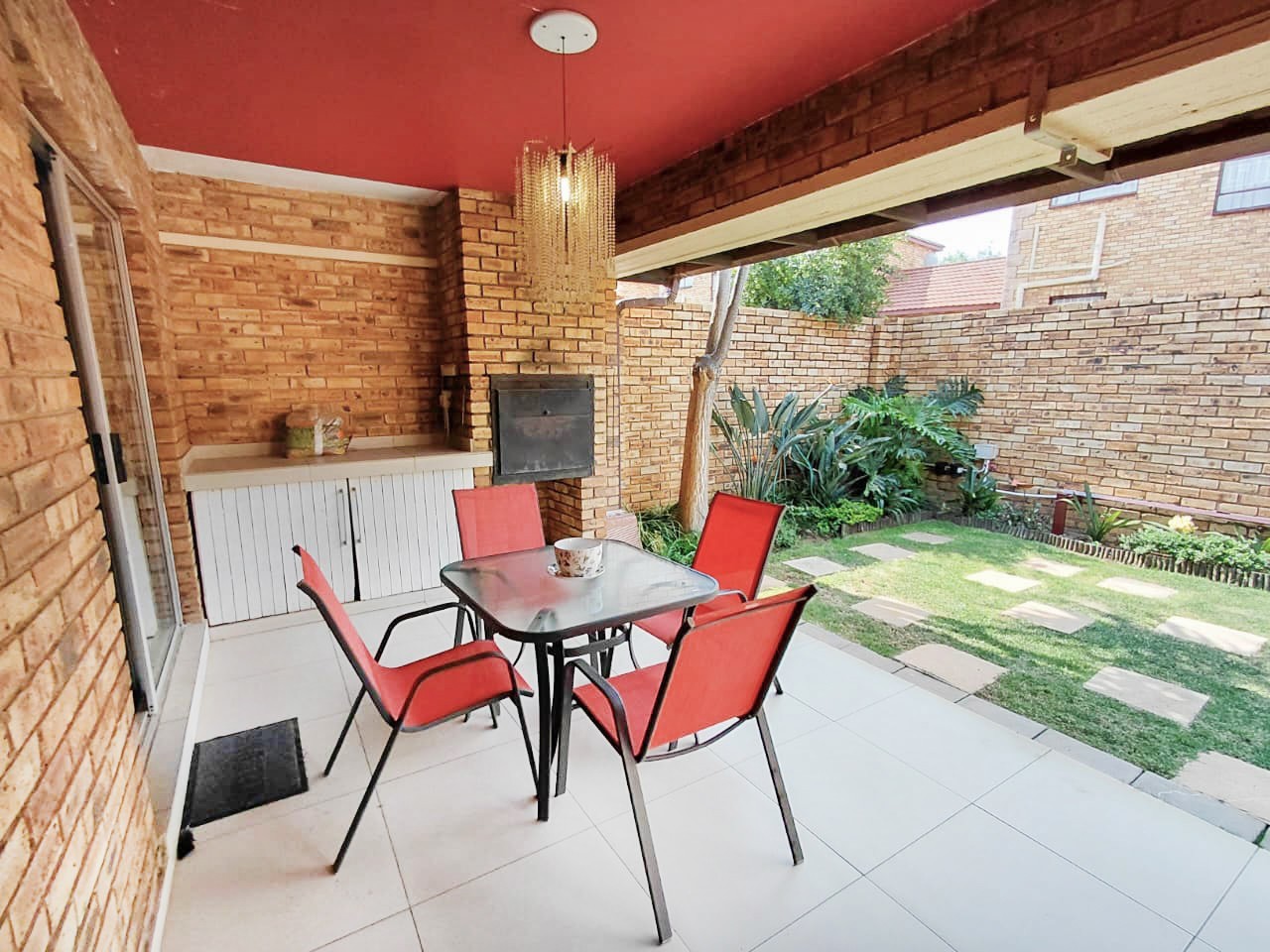 Duplex for sale in Wilgeheuwel, Roodepoort, 193 m²