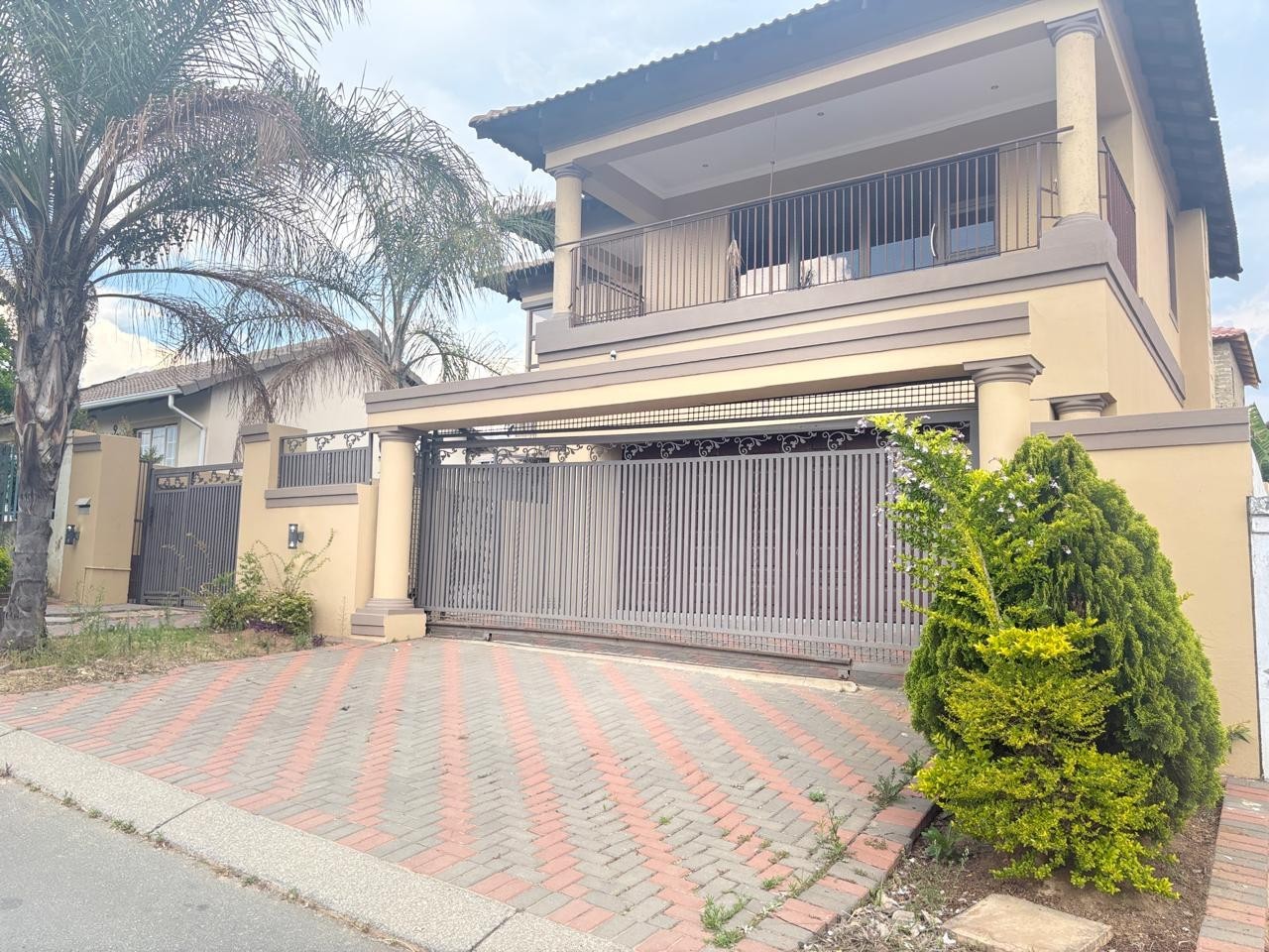 Duplex for rent in Cosmo City, Roodepoort, 150 m²