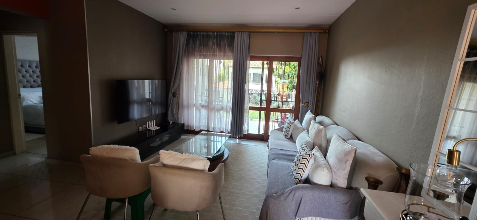 Apartment for rent in Paulshof, Sandton