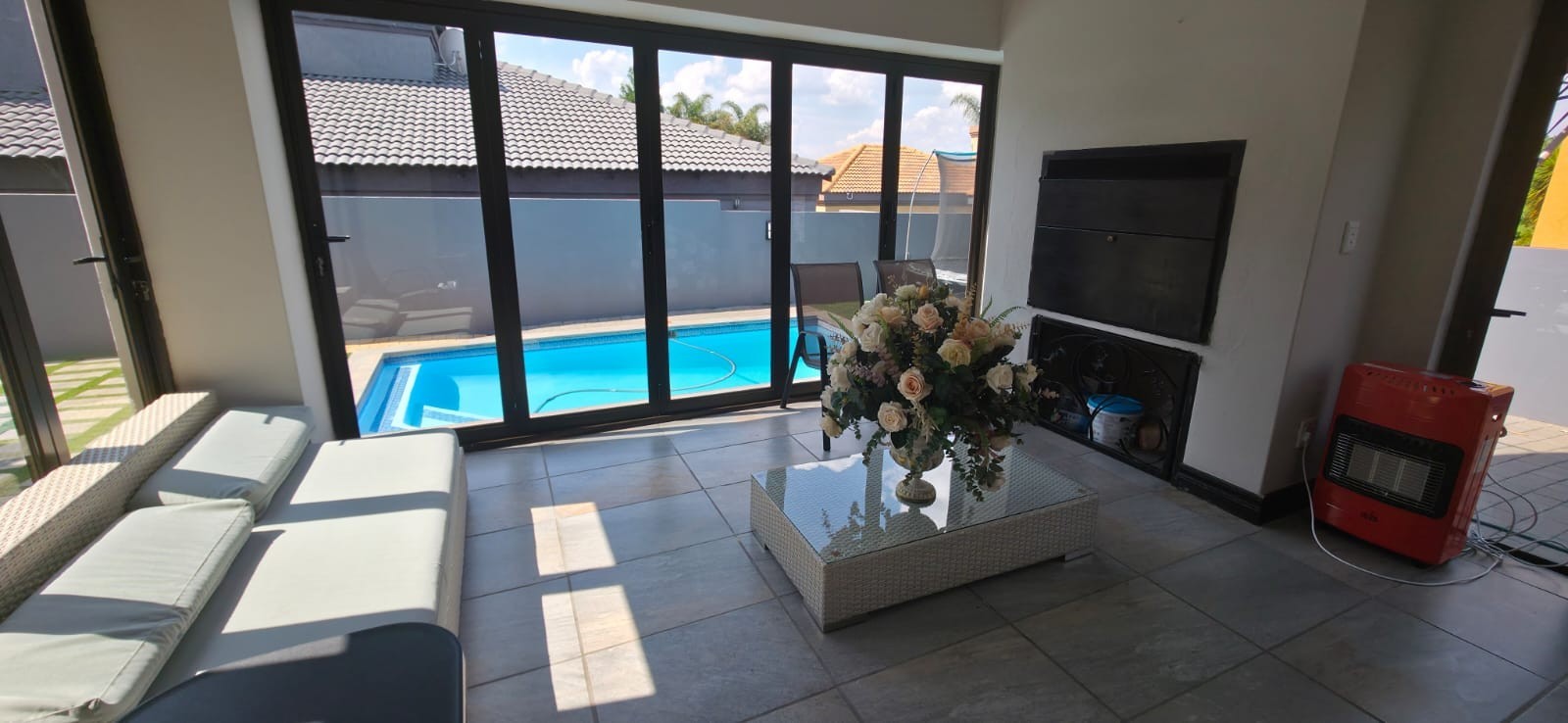 House for sale in Blue Valley Golf Estate, Centurion, 420 m²