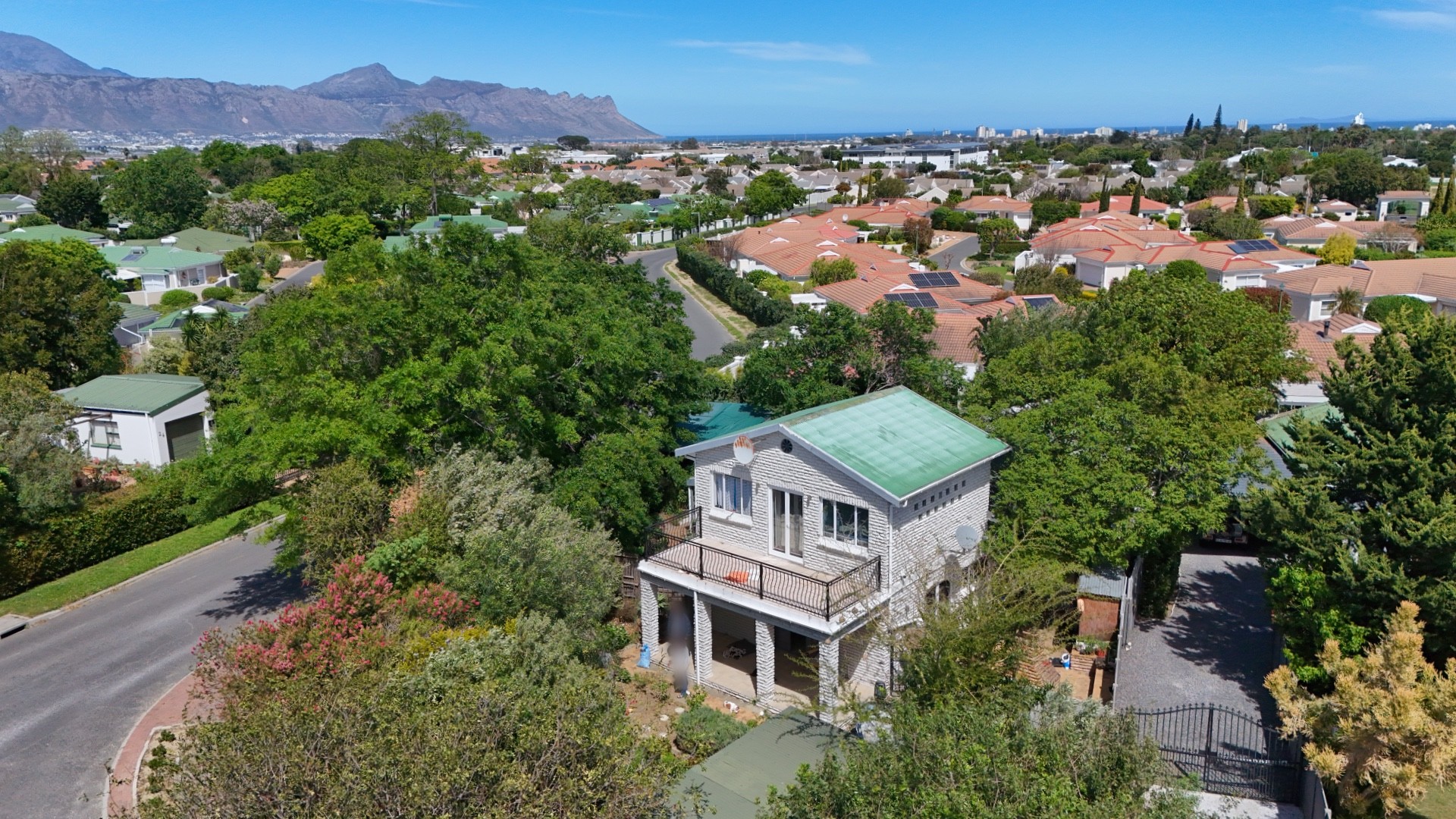 House for sale in Bizweni, Somerset West, 206 m²