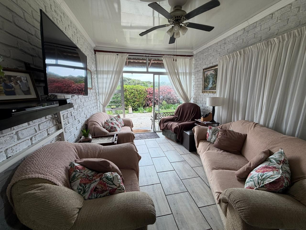 House for sale in Queensberry Bay, East London, 290 m²