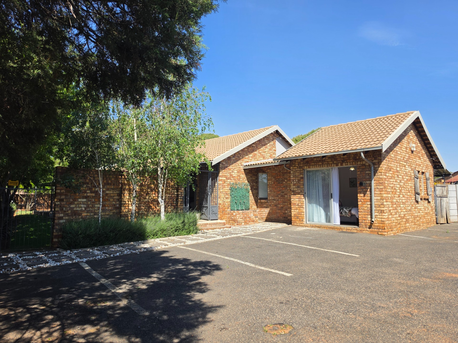 Guest House for sale in Aerorand, Middelburg, 380 m²