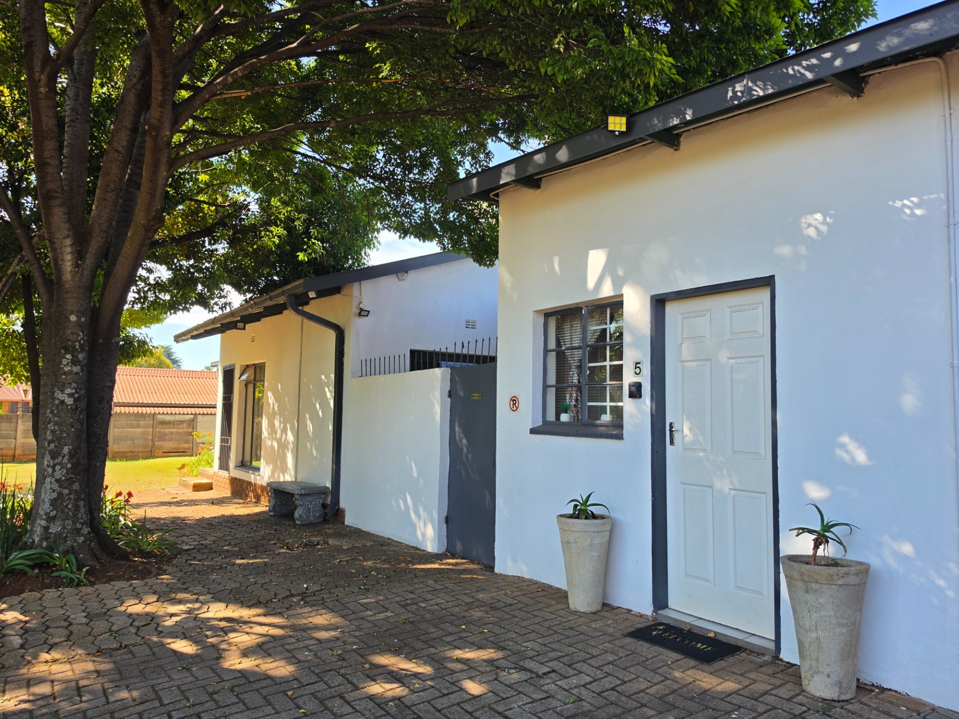 Guest House for sale in Kanonkop, Middelburg, 1498 m²