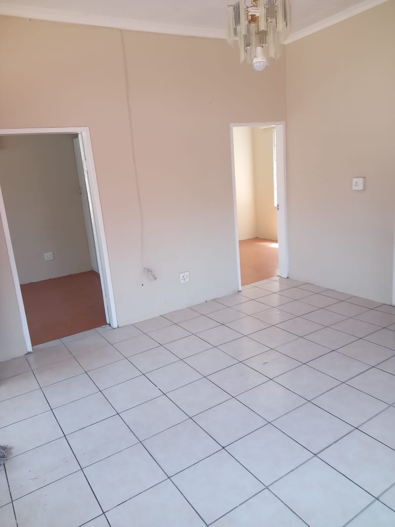 Cottage for rent in Observatory, Johannesburg