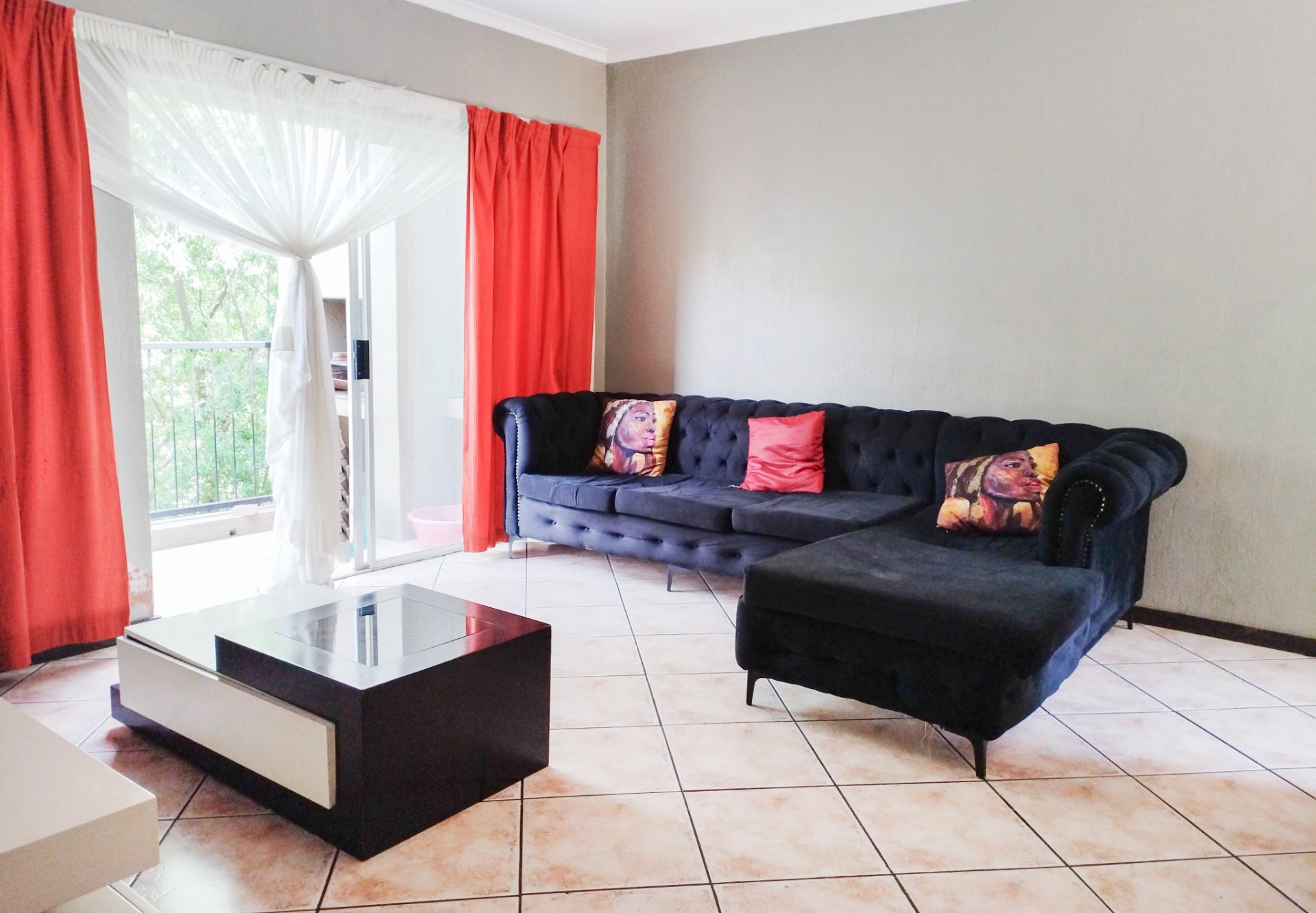 Apartment for sale in Wilgeheuwel, Roodepoort, 67 m²