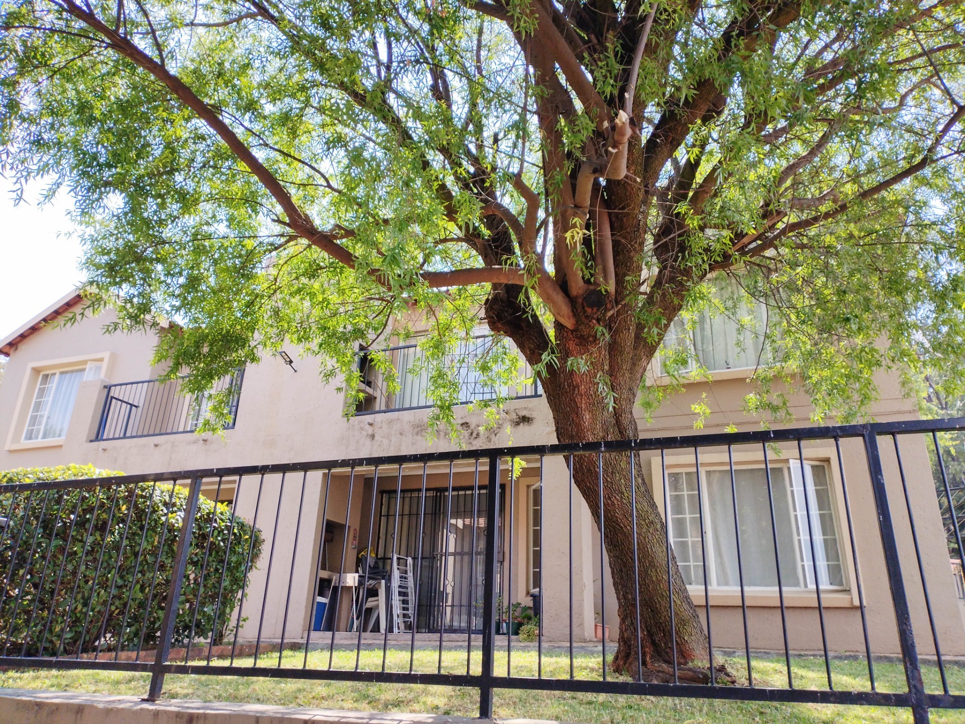 Apartment for sale in Wilgeheuwel, Roodepoort, 67 m²