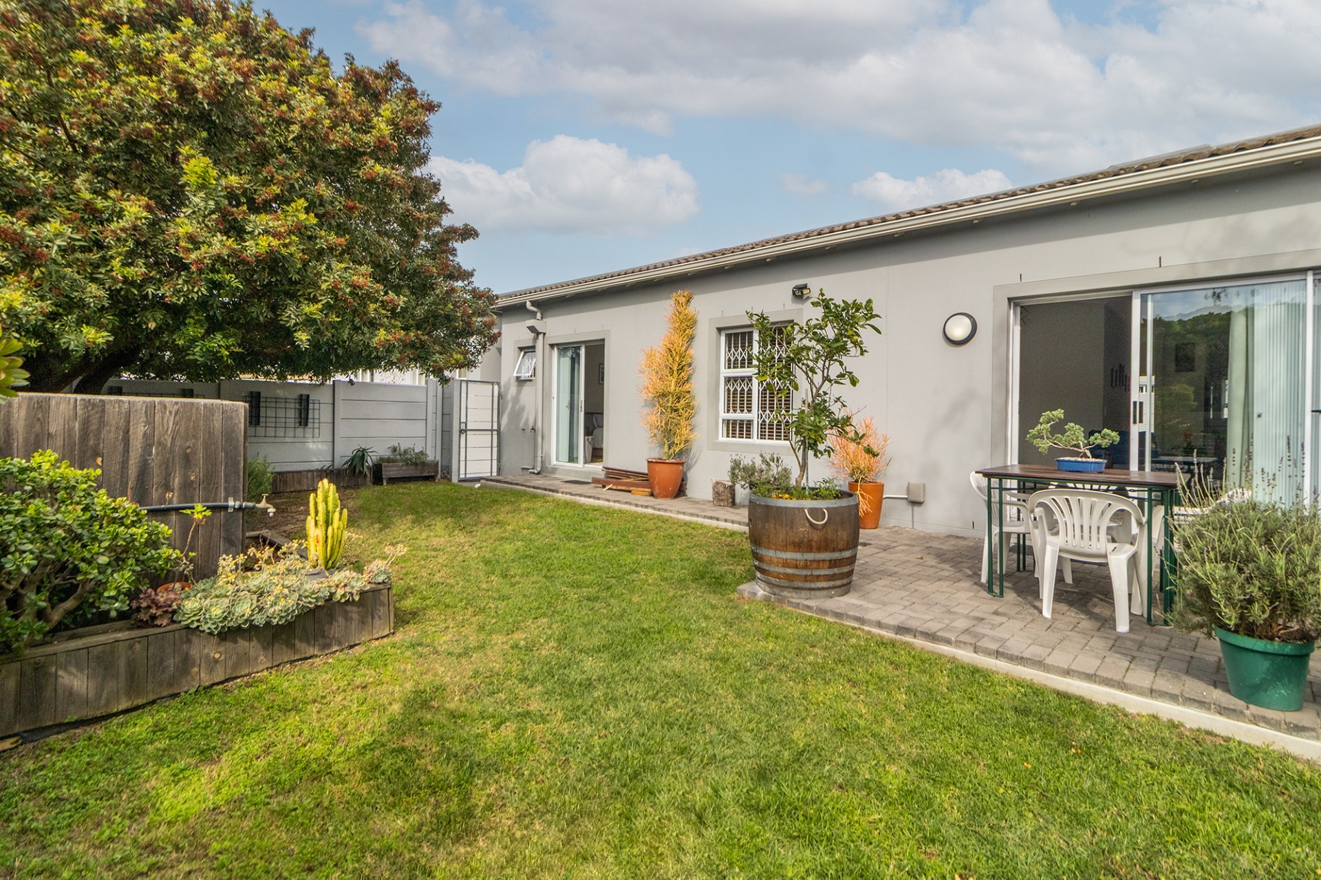 Townhouse for sale in Table View, Blouberg, 105 m²