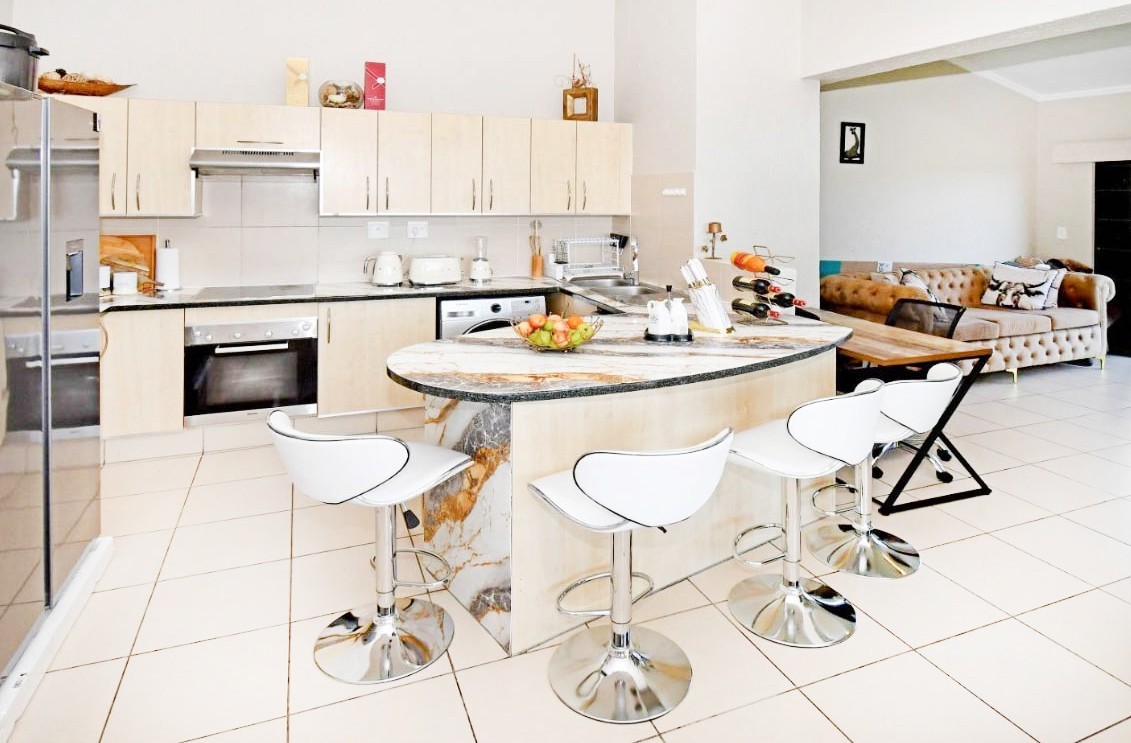 Penthouse for sale in Jackal Creek Golf Estate, Randburg, 123 m²
