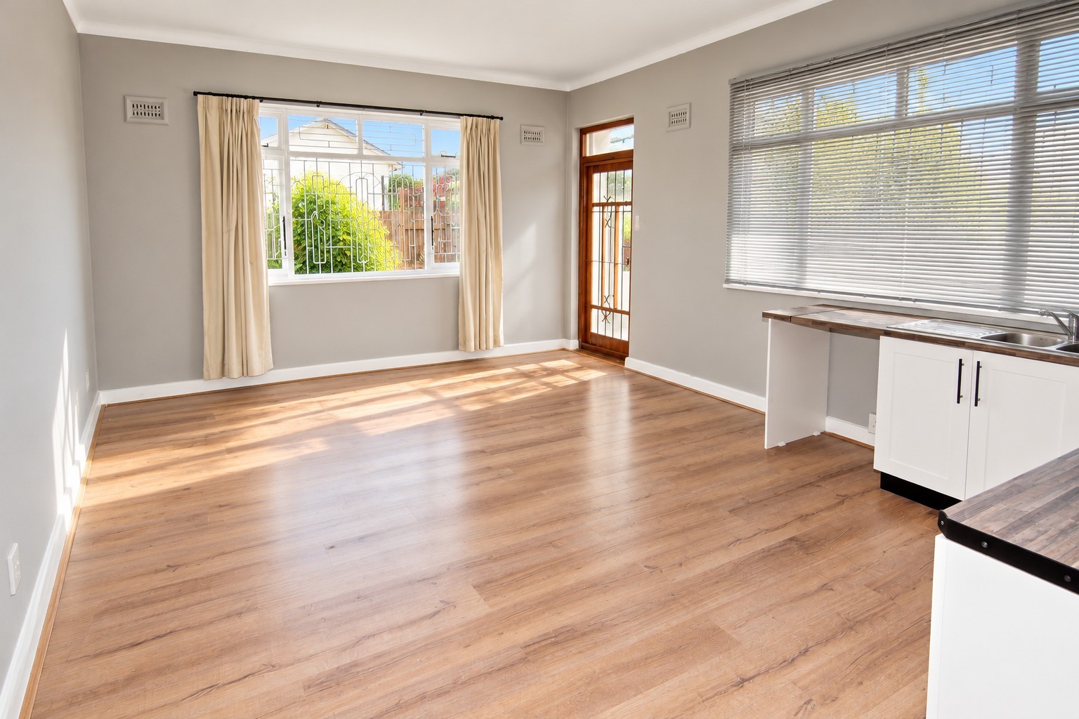 Apartment for sale in Goodwood Estate, Goodwood, Ascot Court, 1 Dellwyn Road, Goodwood Estate, Goodwood, Western Cape, 95 m²
