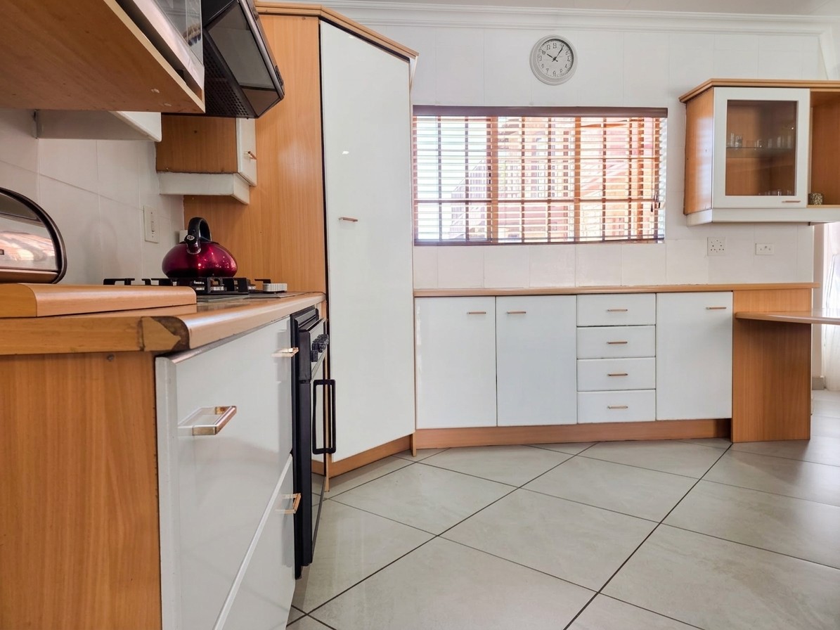 House for sale in Glen Marais, Kempton Park, 326 m²